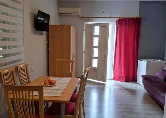 Sobe Svitlana krevet i doručak *